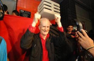 Lances, comemora��es em campo, festa da torcida, presen�as de Fumagalli e Romerito nos camarotes da Ilha do Retiro e at� Ariano Suassuna marcam conquista do Sport sobre o Corinthians