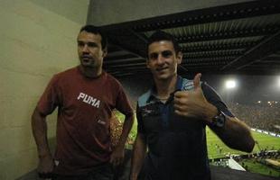 Lances, comemora��es em campo, festa da torcida, presen�as de Fumagalli e Romerito nos camarotes da Ilha do Retiro e at� Ariano Suassuna marcam conquista do Sport sobre o Corinthians