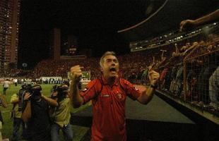 Lances, comemora��es em campo, festa da torcida, presen�as de Fumagalli e Romerito nos camarotes da Ilha do Retiro e at� Ariano Suassuna marcam conquista do Sport sobre o Corinthians