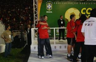 Lances, comemora��es em campo, festa da torcida, presen�as de Fumagalli e Romerito nos camarotes da Ilha do Retiro e at� Ariano Suassuna marcam conquista do Sport sobre o Corinthians