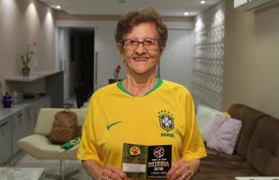 Os jogos da Copa do Mundo concentram em si os olhares de todos os pa�ses do mundo e criam um ambiente de di�logo entre as mais espa�adas gera��es. Dona Wanda, com 85 anos. Bruno Vin�cius, com 29 anos, e Arthur Mour�o, com sete anos.