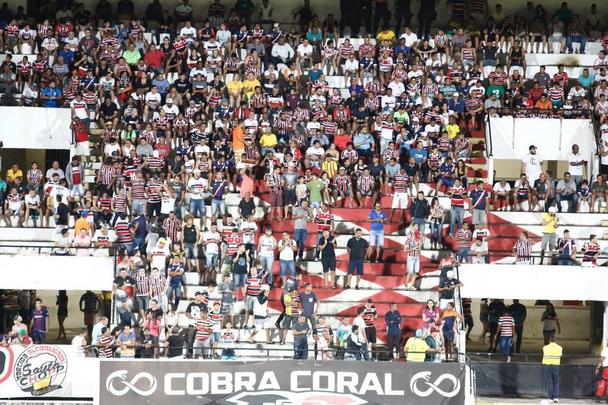 Clássico das Emoções no Arruda, em meio à Copa do Mundo, teve um público modesto para partida válida pela 10ª rodada da Série C