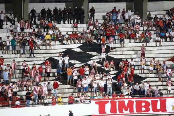 Clássico das Emoções no Arruda, em meio à Copa do Mundo, teve um público modesto para partida válida pela 10ª rodada da Série C