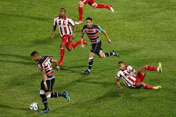 Clássico das Emoções no Arruda, em meio à Copa do Mundo, teve um público modesto para partida válida pela 10ª rodada da Série C