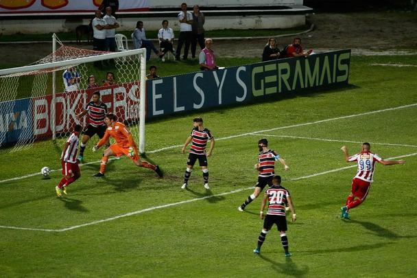 Clássico das Emoções no Arruda, em meio à Copa do Mundo, teve um público modesto para partida válida pela 10ª rodada da Série C