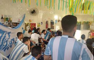 Brasileiros torcem para a Argentina em bar no Recife