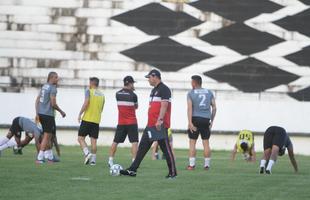 Tcnico Roberto Fernandes realizou um treino ttico na tarde desta quarta-feira, no Arruda, de olho no jogo contra o Remo, no prximo domingo
