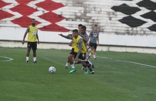 Tcnico Roberto Fernandes realizou um treino ttico na tarde desta quarta-feira, no Arruda, de olho no jogo contra o Remo, no prximo domingo