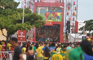 O Brasil perdeu para a Blgica por 2 a 1 nas quartas de final e foi eliminado da Copa do Mundo. No Recife, milhares de torcedores acompanham a partida no Recife Antigo.