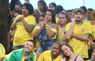 O Brasil perdeu para a Blgica por 2 a 1 nas quartas de final e foi eliminado da Copa do Mundo. No Recife, milhares de torcedores acompanham a partida no Recife Antigo.
