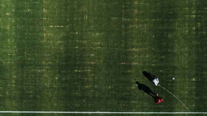 Preparao do campo est a todo vapor; foram feitas marcaes, limpeza das arquibancadas e colocao das cadeiras est perto do fim 