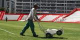 Preparao do campo est a todo vapor; foram feitas marcaes, limpeza das arquibancadas e colocao das cadeiras est perto do fim 