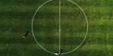 Preparao do campo est a todo vapor; foram feitas marcaes, limpeza das arquibancadas e colocao das cadeiras est perto do fim 