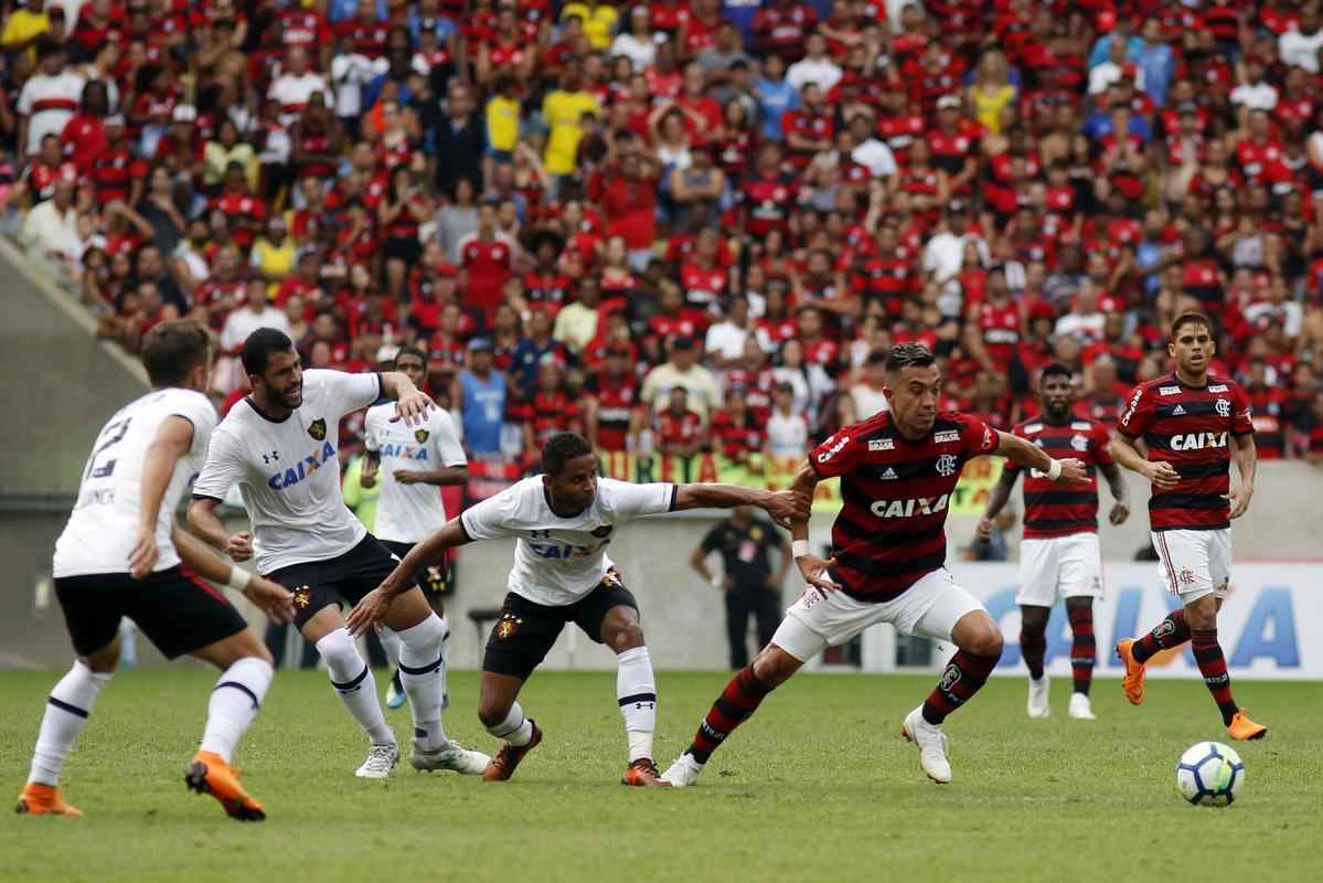 Com falhas na defesa, time de Claudinei Oliveira perde por 4 a 1 no Maracan e flerta com zona de rebaixamento