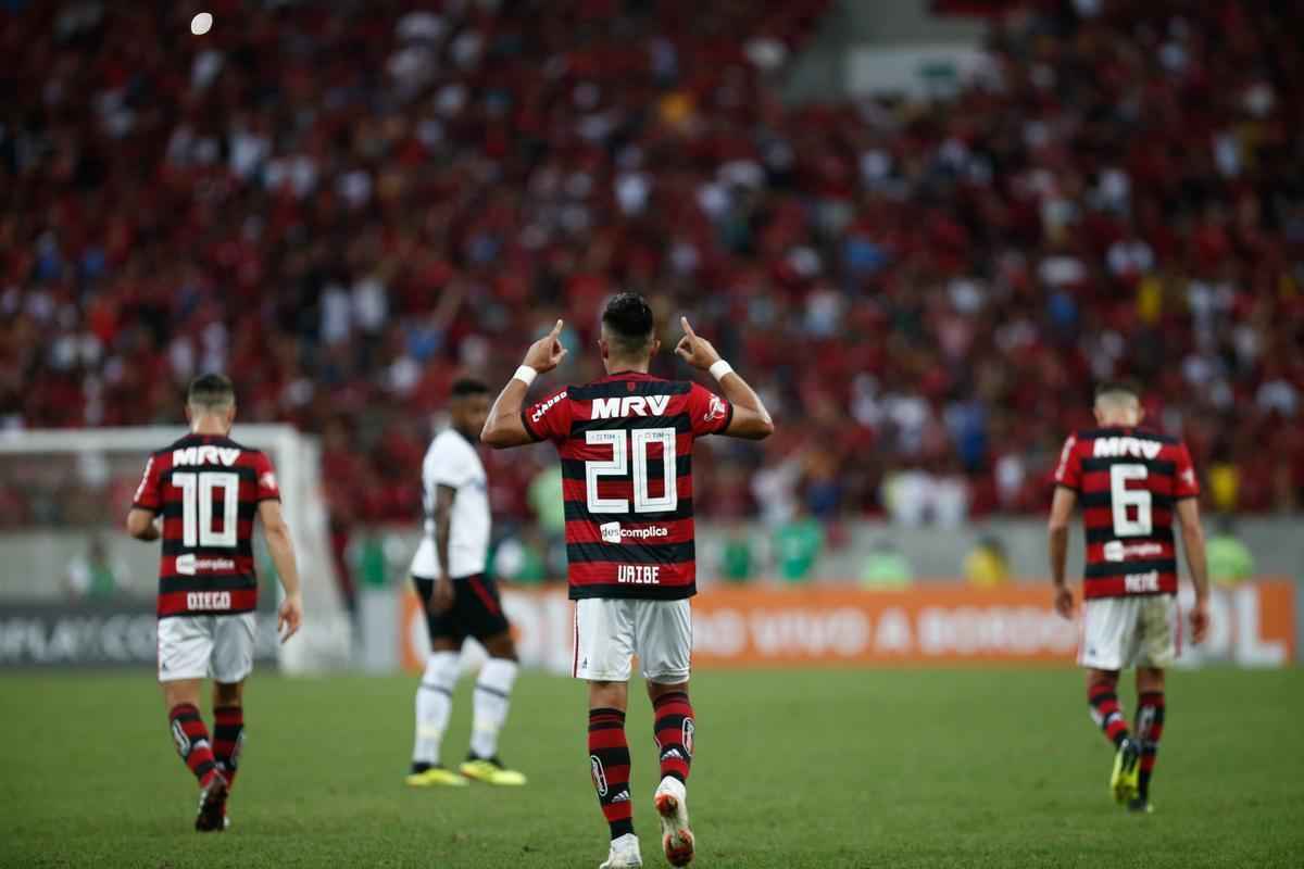 Com falhas na defesa, time de Claudinei Oliveira perde por 4 a 1 no Maracan e flerta com zona de rebaixamento