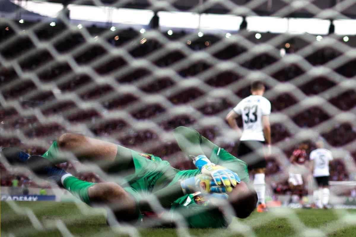 Magro desaba aps falhar no quarto gol do Flamengo no Maracan