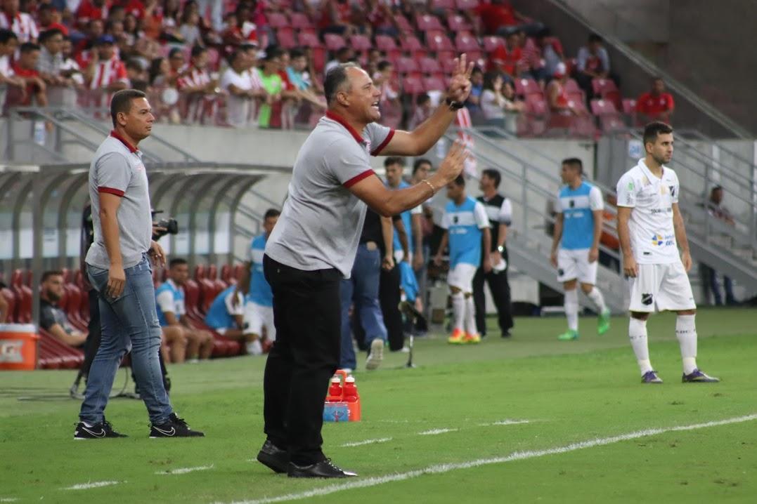 O time alvirrubro, bastante entrosado, deteve o domnio quase que absoluto do jogo, apresentando um futebol de grande consistncia ofensiva e velocidade. Alvirrubros e lderes do Grupo A, seguem para a partida contra o Remo, no prximo sbado, j classificados
