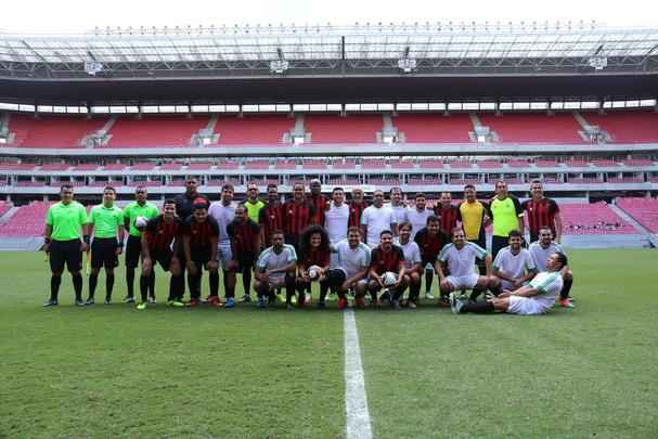 dolo do dos dolos naquele que  considerado o pior time do Mundo, Mauro Shampoo encerrou a carreira em um jogo festivo, aos 61 anos