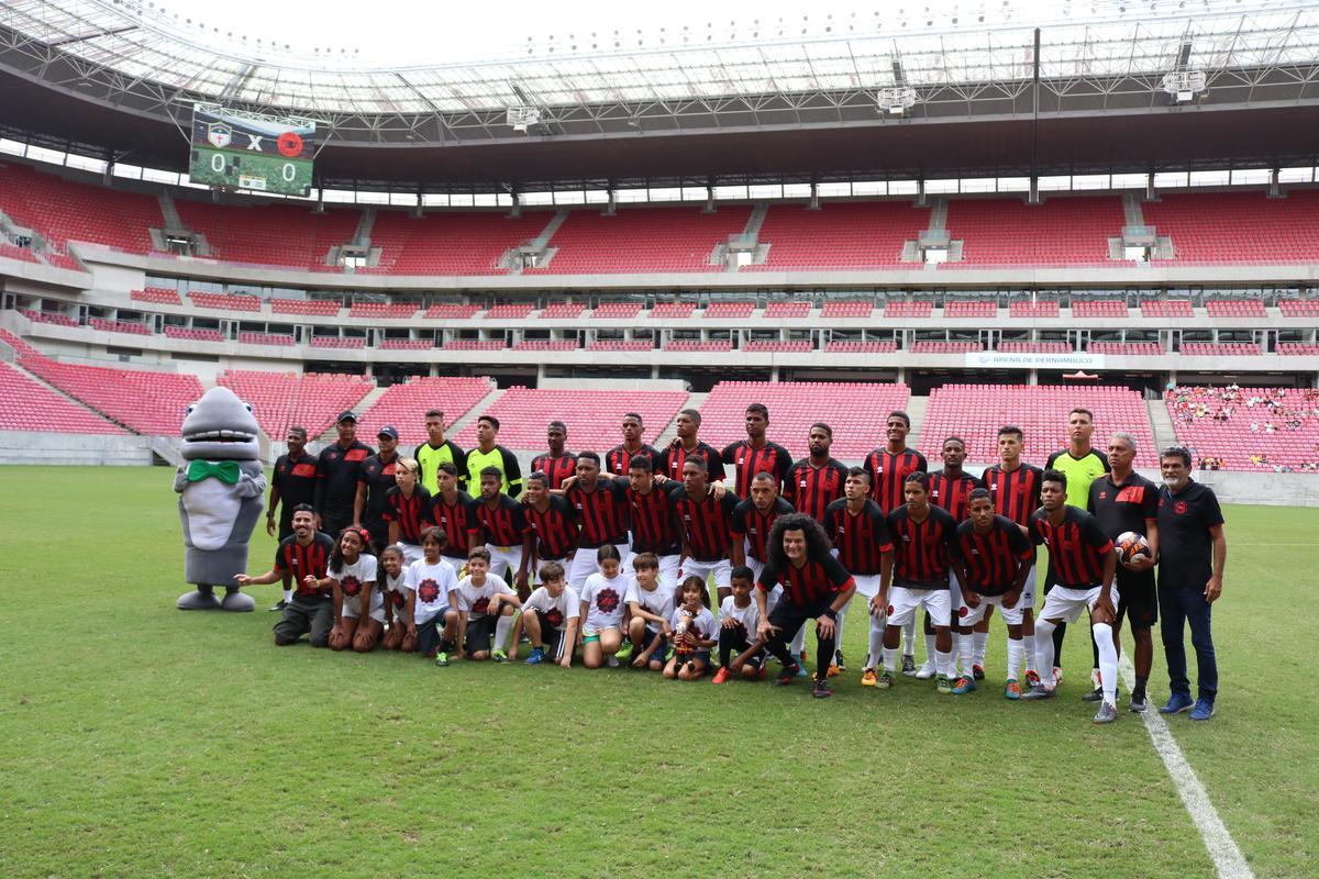 dolo do dos dolos naquele que  considerado o pior time do Mundo, Mauro Shampoo encerrou a carreira em um jogo festivo, aos 61 anos