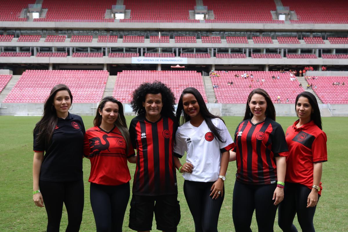 dolo do dos dolos naquele que  considerado o pior time do Mundo, Mauro Shampoo encerrou a carreira em um jogo festivo, aos 61 anos