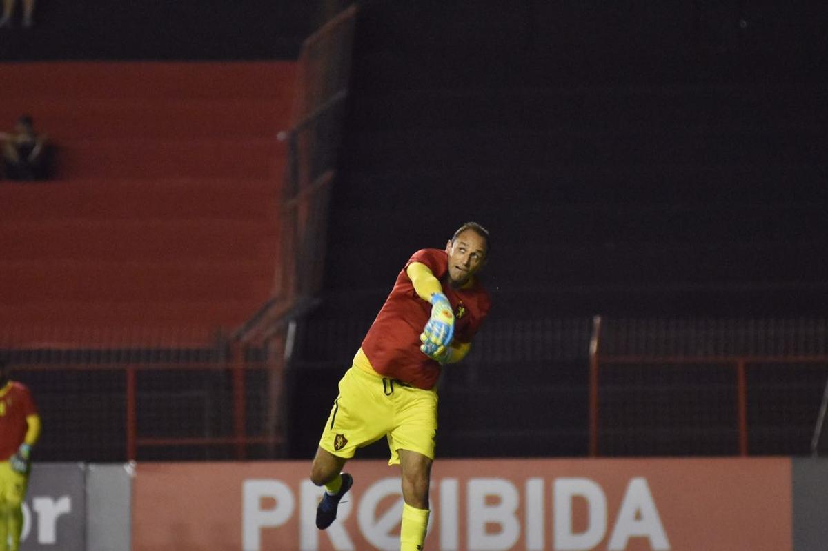 Vindo de quatro derrotas consecutivas na Série A, o Sport recebeu a Chapecoense na noite deste domingo, na Ilha do Retiro