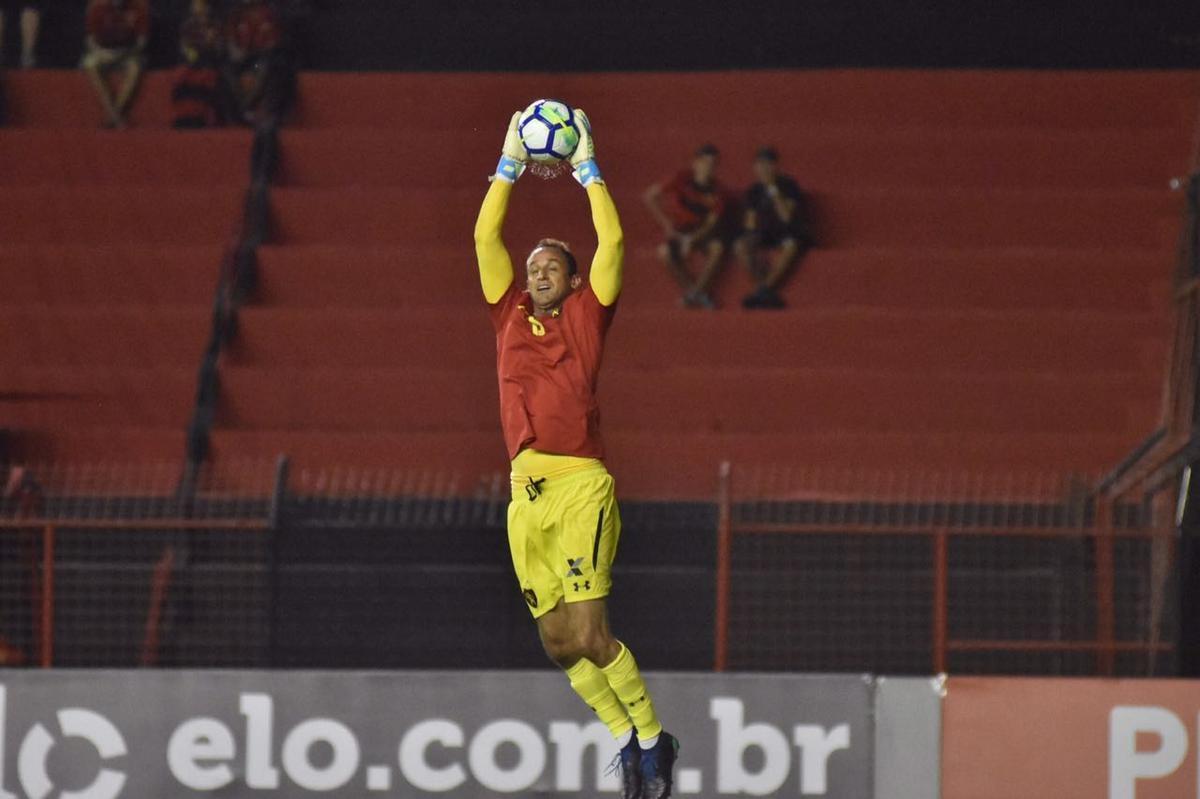 Vindo de quatro derrotas consecutivas na Série A, o Sport recebeu a Chapecoense na noite deste domingo, na Ilha do Retiro