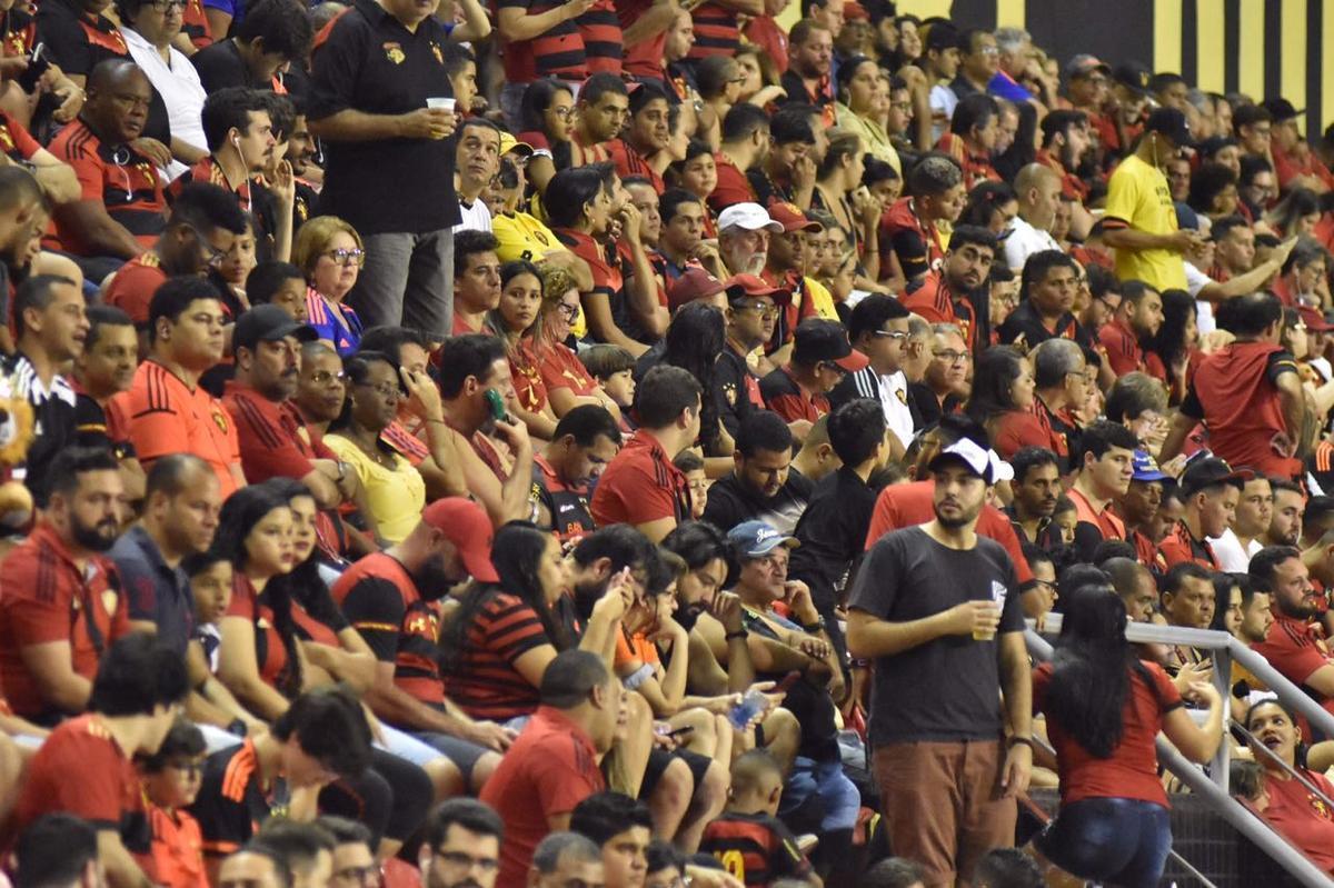 Vindo de quatro derrotas consecutivas na Série A, o Sport recebeu a Chapecoense na noite deste domingo, na Ilha do Retiro
