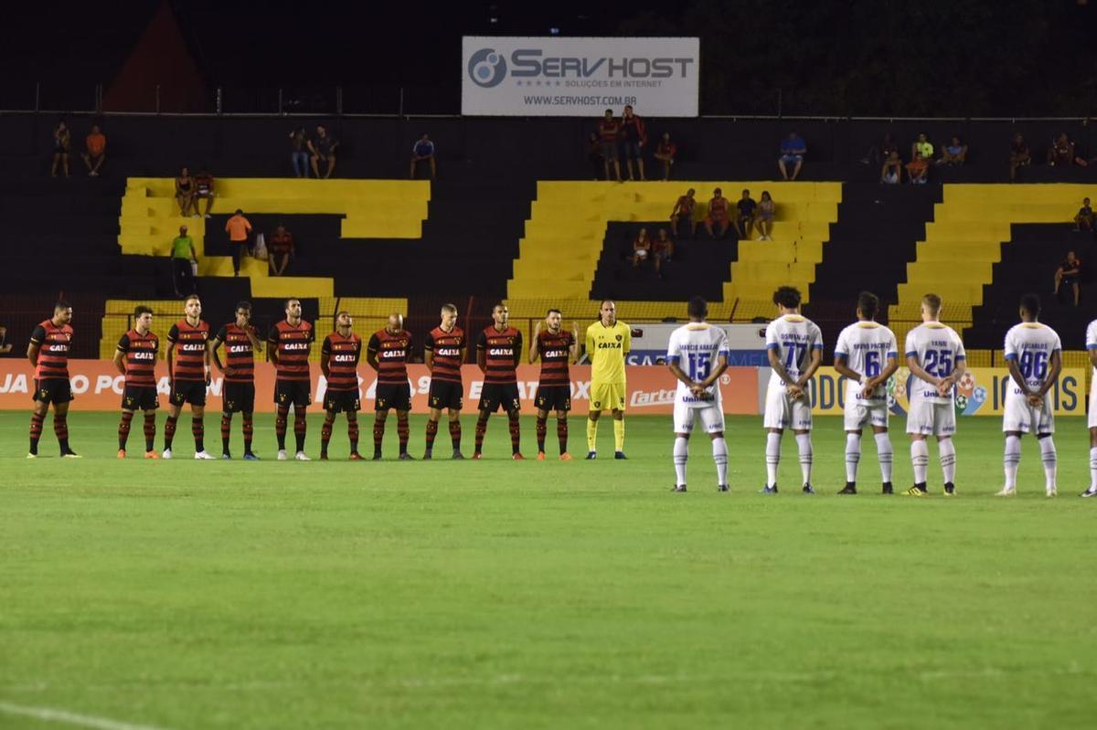 Vindo de quatro derrotas consecutivas na Série A, o Sport recebeu a Chapecoense na noite deste domingo, na Ilha do Retiro