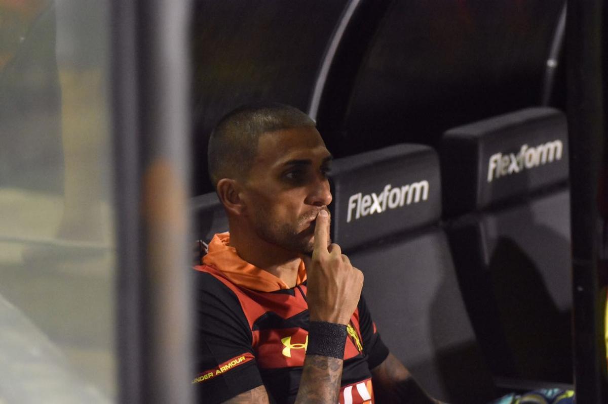 Vindo de quatro derrotas consecutivas na Série A, o Sport recebeu a Chapecoense na noite deste domingo, na Ilha do Retiro