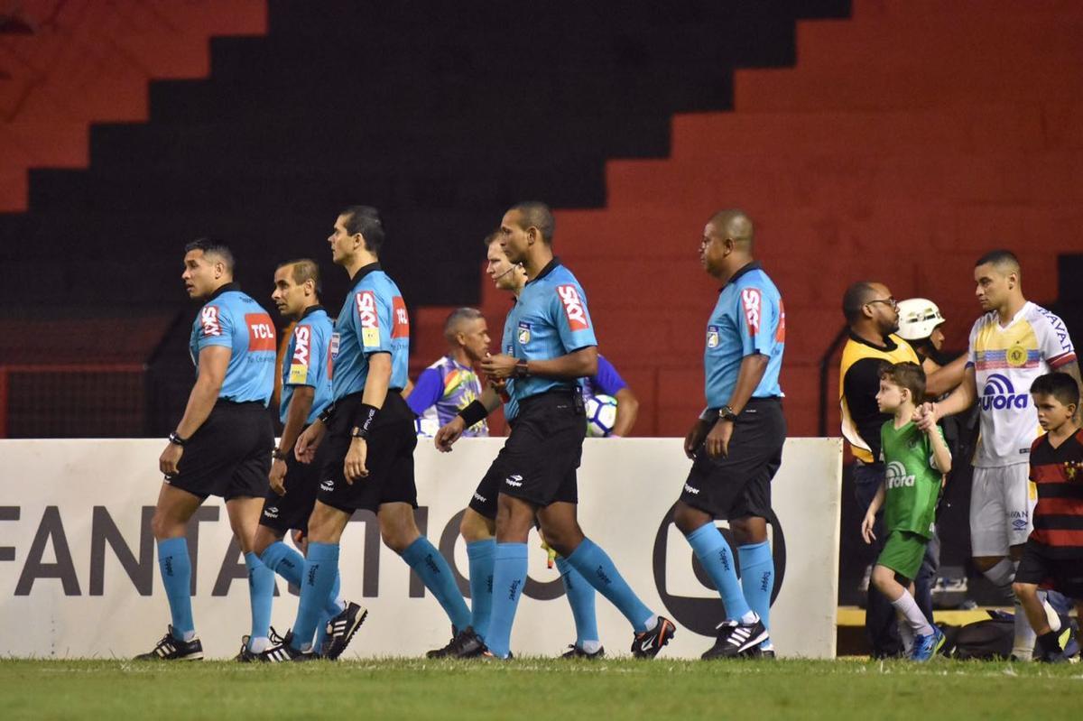 Vindo de quatro derrotas consecutivas na Série A, o Sport recebeu a Chapecoense na noite deste domingo, na Ilha do Retiro