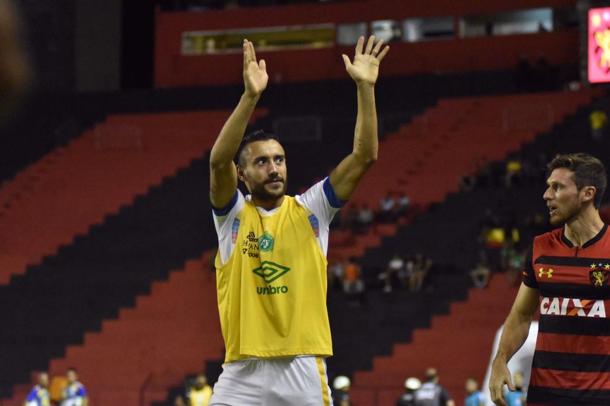 Vindo de quatro derrotas consecutivas na Série A, o Sport recebeu a Chapecoense na noite deste domingo, na Ilha do Retiro