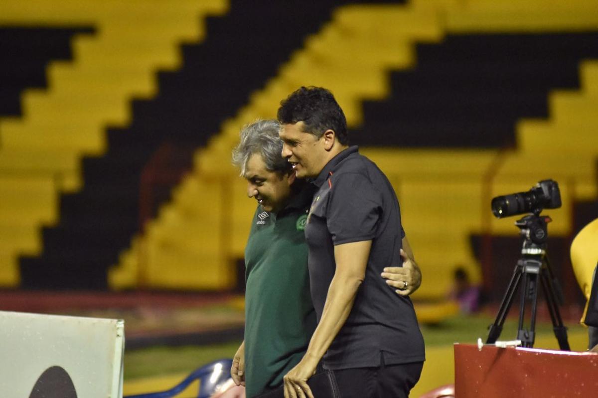 Vindo de quatro derrotas consecutivas na Série A, o Sport recebeu a Chapecoense na noite deste domingo, na Ilha do Retiro