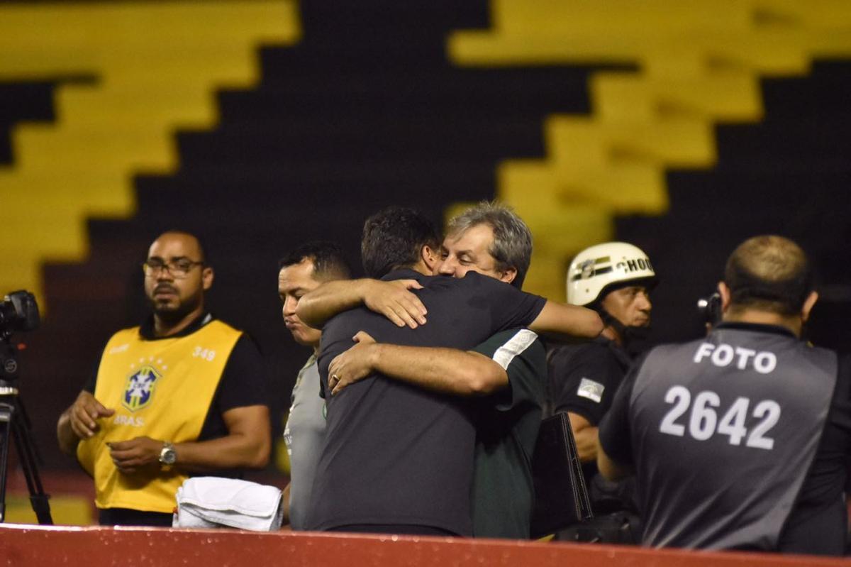 Vindo de quatro derrotas consecutivas na Série A, o Sport recebeu a Chapecoense na noite deste domingo, na Ilha do Retiro