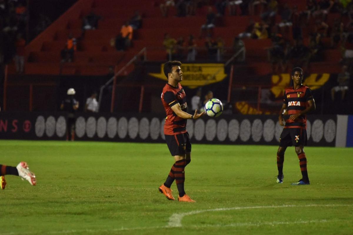 Vindo de quatro derrotas consecutivas na Série A, o Sport recebeu a Chapecoense na noite deste domingo, na Ilha do Retiro