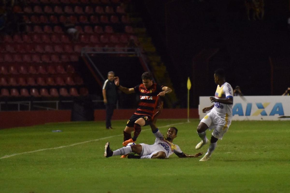 Vindo de quatro derrotas consecutivas na Série A, o Sport recebeu a Chapecoense na noite deste domingo, na Ilha do Retiro