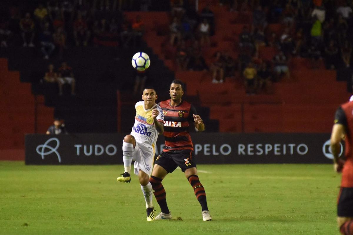 Vindo de quatro derrotas consecutivas na Série A, o Sport recebeu a Chapecoense na noite deste domingo, na Ilha do Retiro