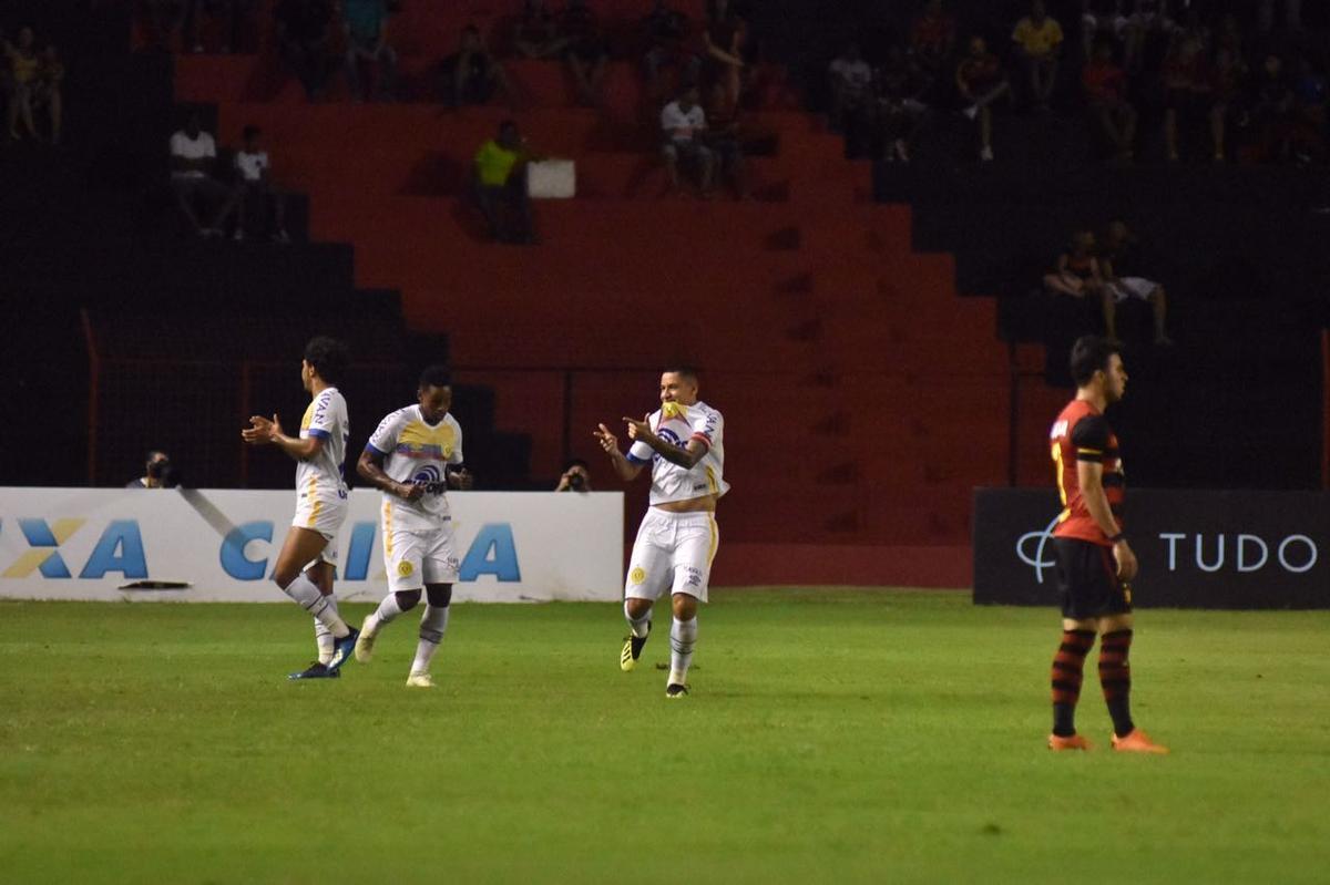 Vindo de quatro derrotas consecutivas na Série A, o Sport recebeu a Chapecoense na noite deste domingo, na Ilha do Retiro