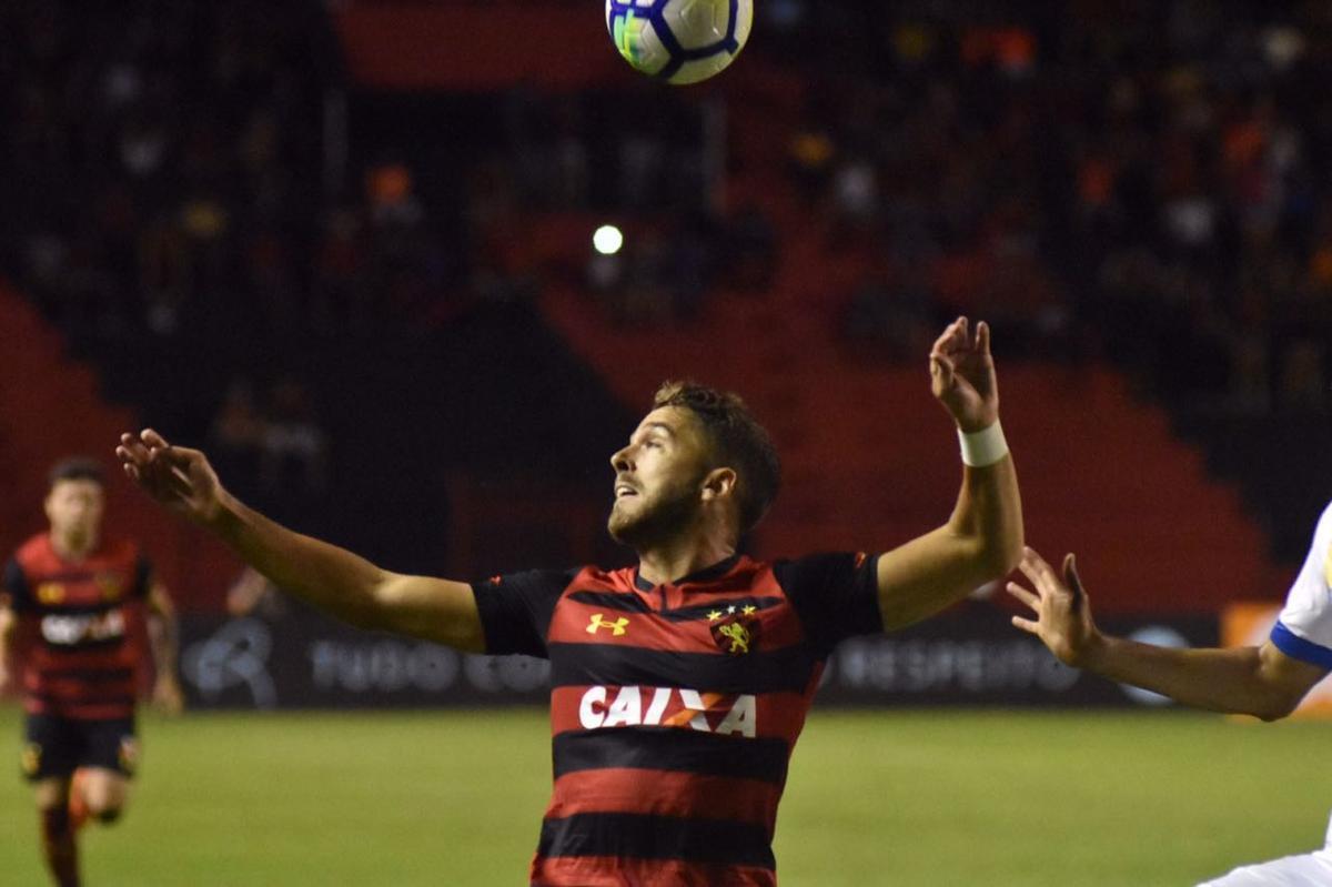 Vindo de quatro derrotas consecutivas na Série A, o Sport recebeu a Chapecoense na noite deste domingo, na Ilha do Retiro