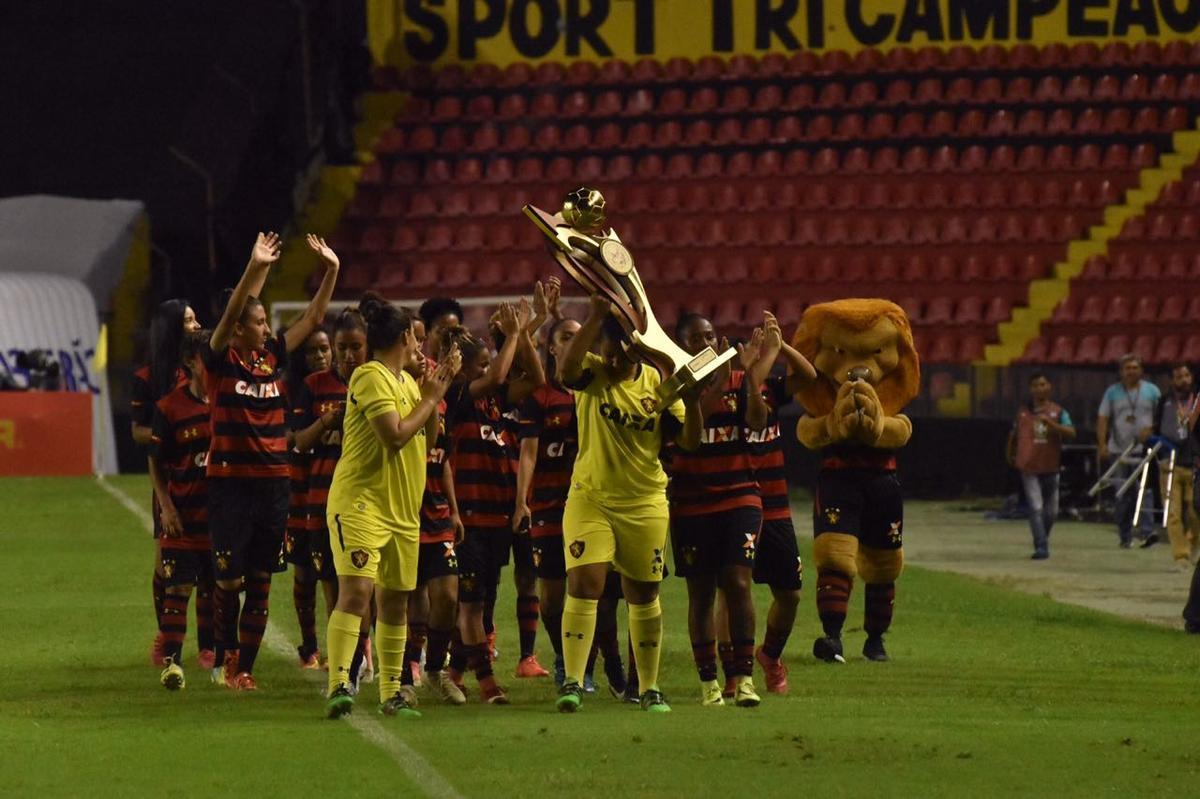 Vindo de quatro derrotas consecutivas na Série A, o Sport recebeu a Chapecoense na noite deste domingo, na Ilha do Retiro
