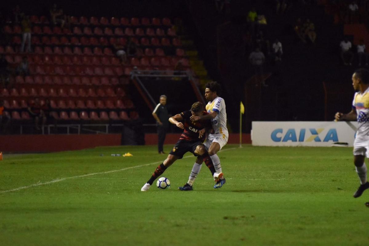 Vindo de quatro derrotas consecutivas na Série A, o Sport recebeu a Chapecoense na noite deste domingo, na Ilha do Retiro