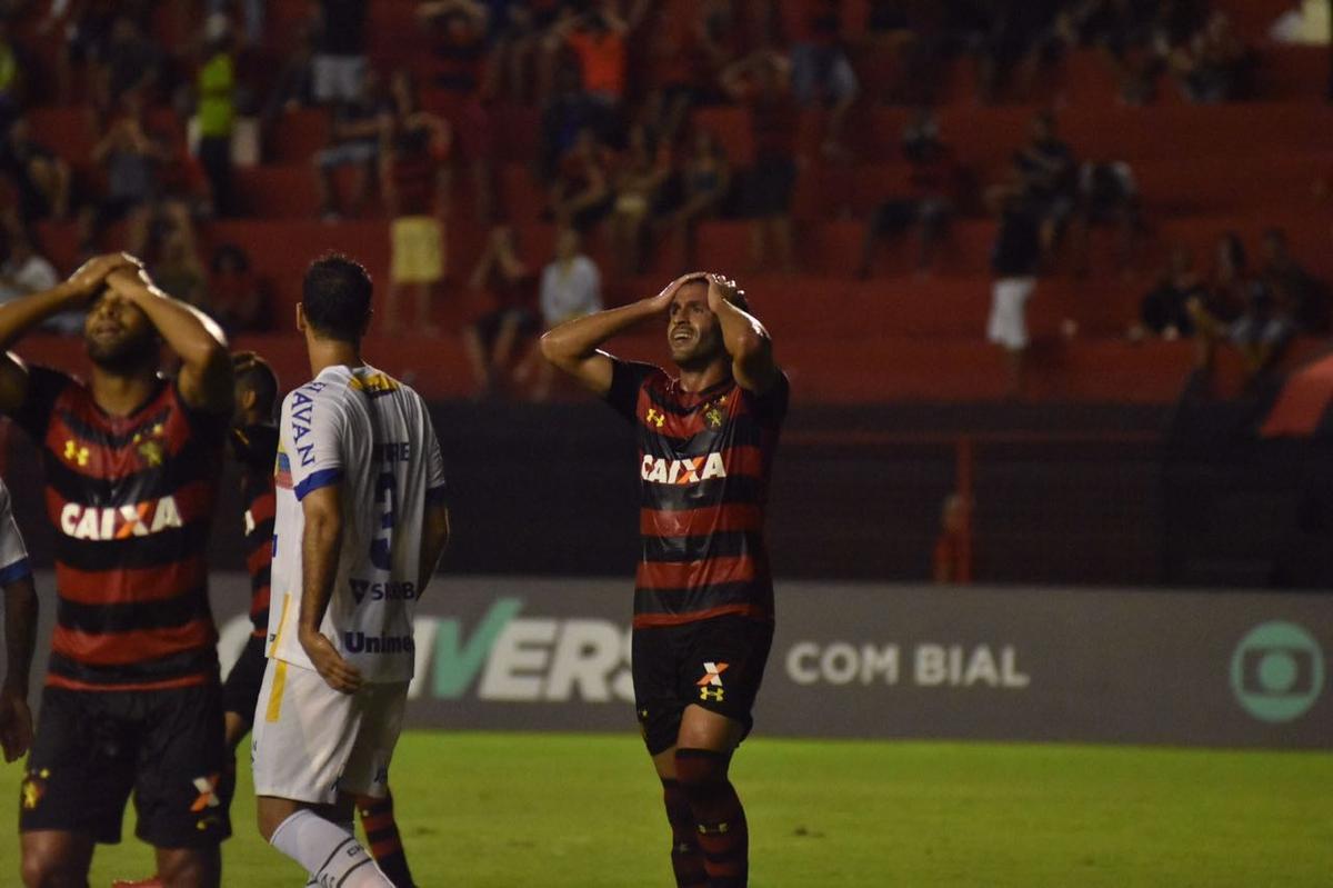 Vindo de quatro derrotas consecutivas na Série A, o Sport recebeu a Chapecoense na noite deste domingo, na Ilha do Retiro