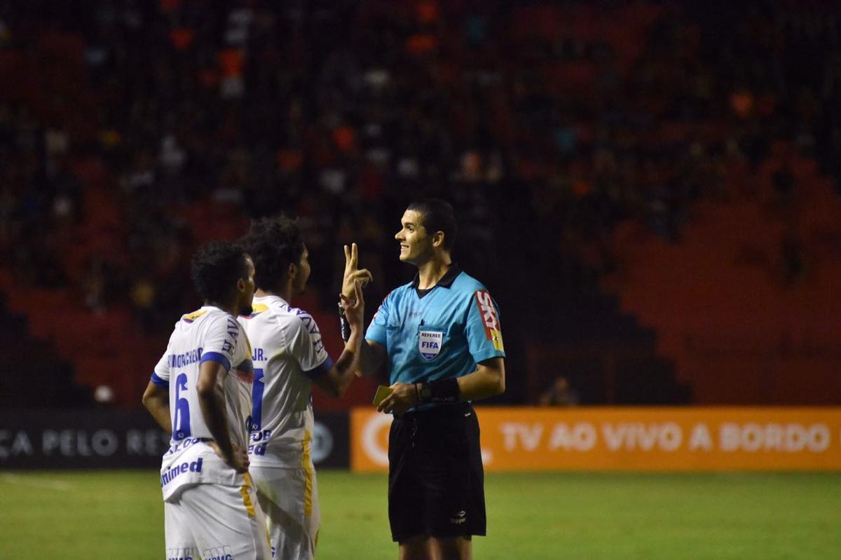 Vindo de quatro derrotas consecutivas na Série A, o Sport recebeu a Chapecoense na noite deste domingo, na Ilha do Retiro