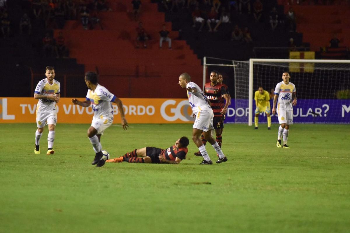 Vindo de quatro derrotas consecutivas na Série A, o Sport recebeu a Chapecoense na noite deste domingo, na Ilha do Retiro
