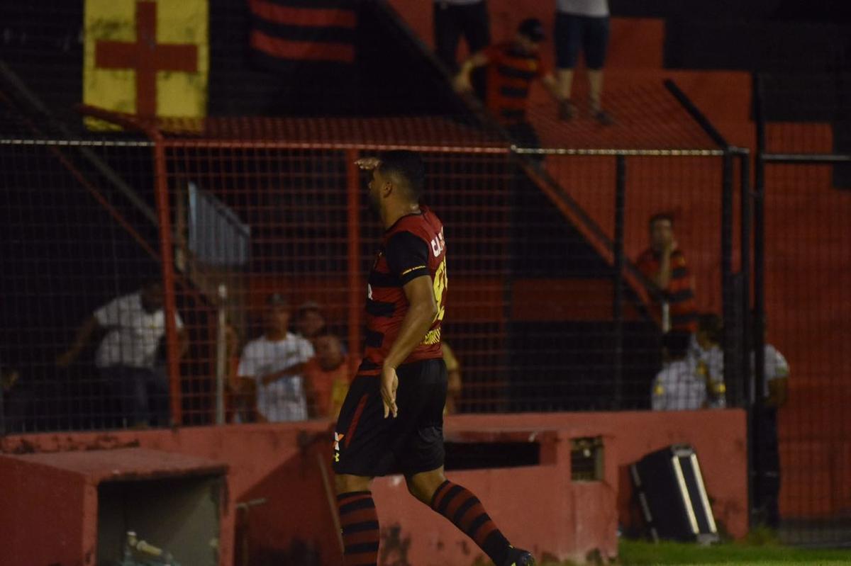 Vindo de quatro derrotas consecutivas na Série A, o Sport recebeu a Chapecoense na noite deste domingo, na Ilha do Retiro