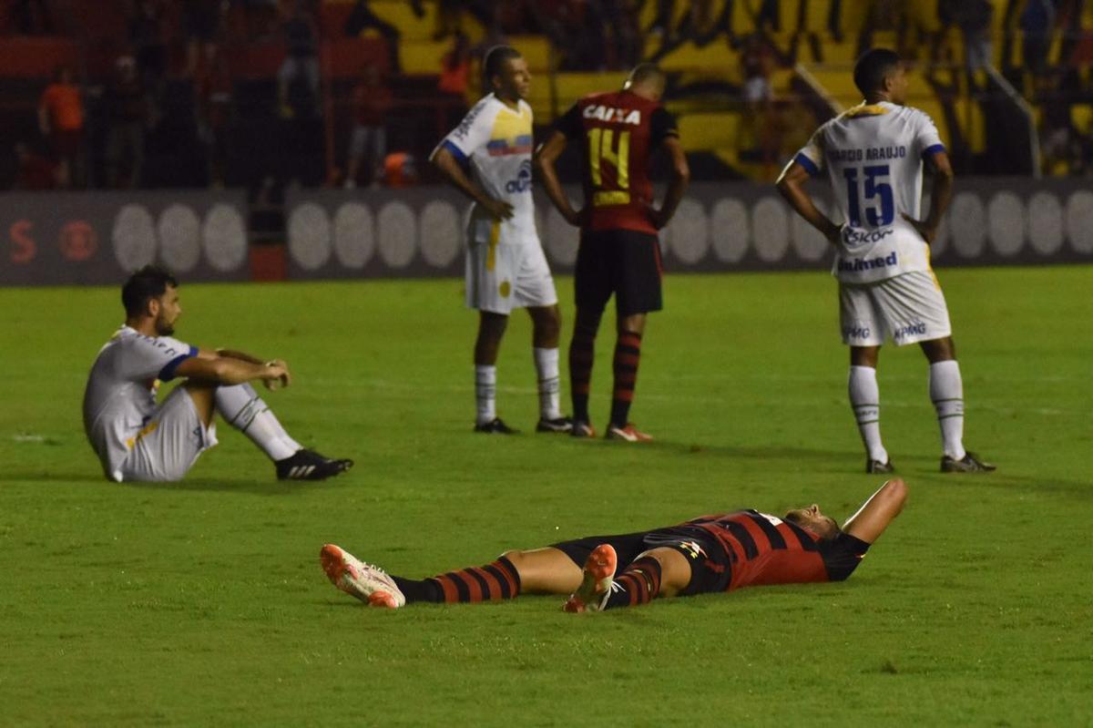 Vindo de quatro derrotas consecutivas na Série A, o Sport recebeu a Chapecoense na noite deste domingo, na Ilha do Retiro