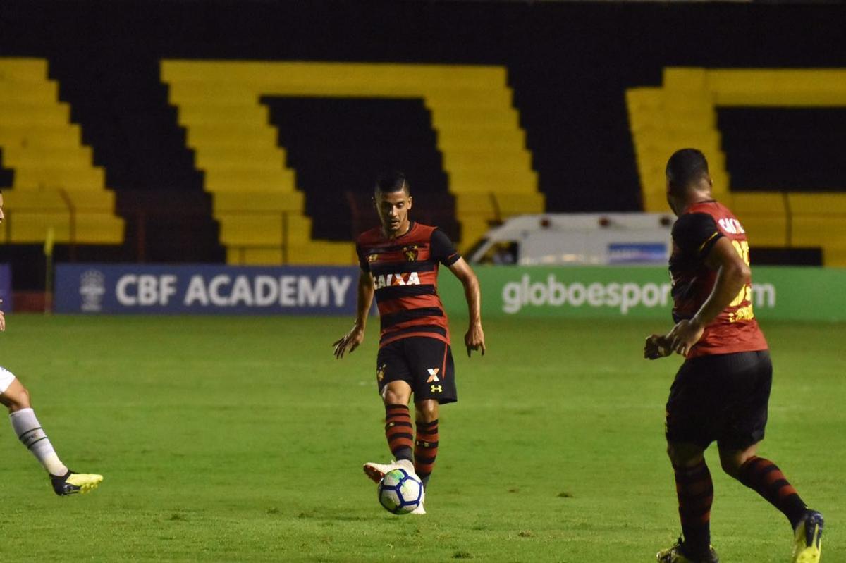 Vindo de quatro derrotas consecutivas na Série A, o Sport recebeu a Chapecoense na noite deste domingo, na Ilha do Retiro