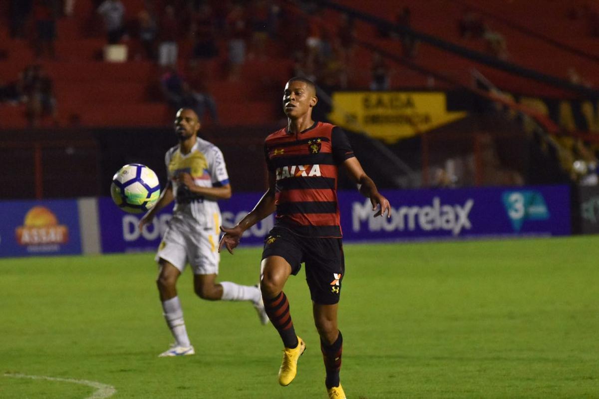 Vindo de quatro derrotas consecutivas na Série A, o Sport recebeu a Chapecoense na noite deste domingo, na Ilha do Retiro