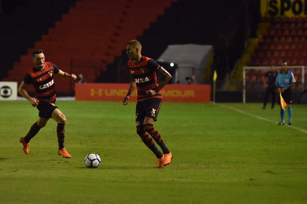 Vindo de quatro derrotas consecutivas na Série A, o Sport recebeu a Chapecoense na noite deste domingo, na Ilha do Retiro