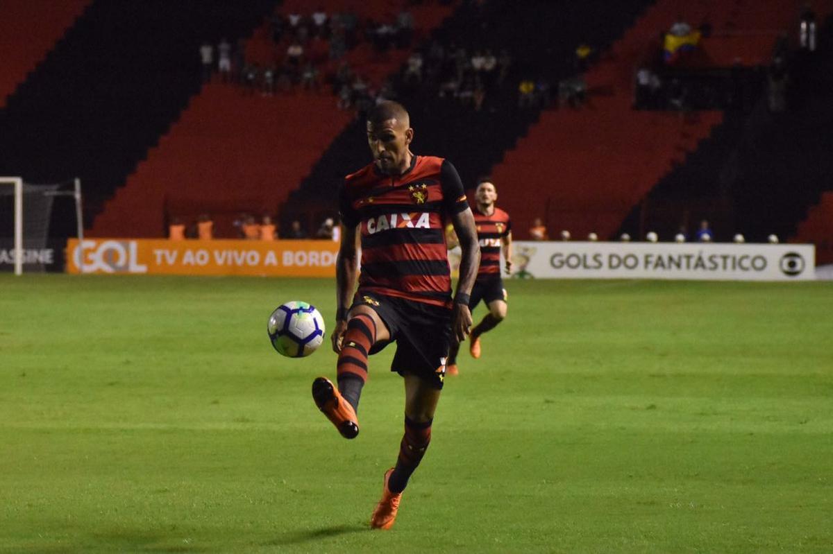 Vindo de quatro derrotas consecutivas na Série A, o Sport recebeu a Chapecoense na noite deste domingo, na Ilha do Retiro