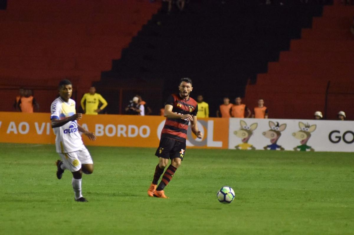 Vindo de quatro derrotas consecutivas na Série A, o Sport recebeu a Chapecoense na noite deste domingo, na Ilha do Retiro